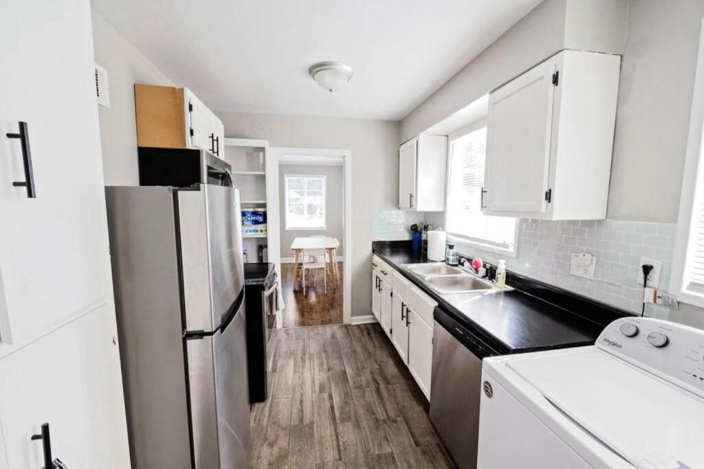 Apartment E, 5 Min From I240w
