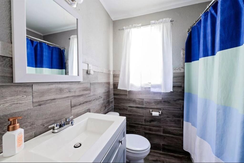 Apartment E, 5 Min From I240w